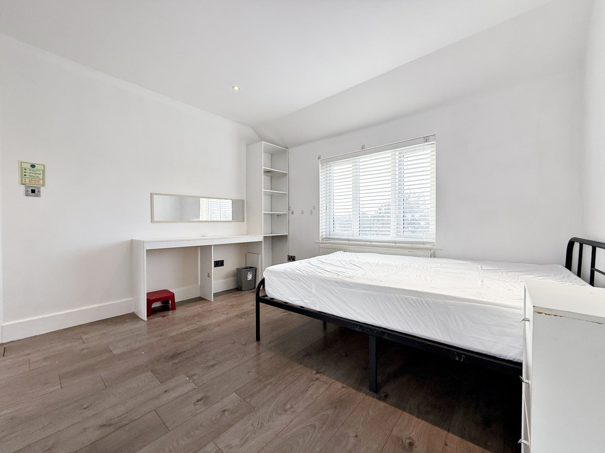Flat Westbrook Road in London