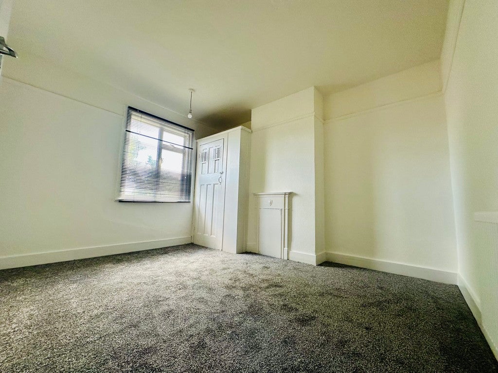 Flat Goresbrook Road in Greater London