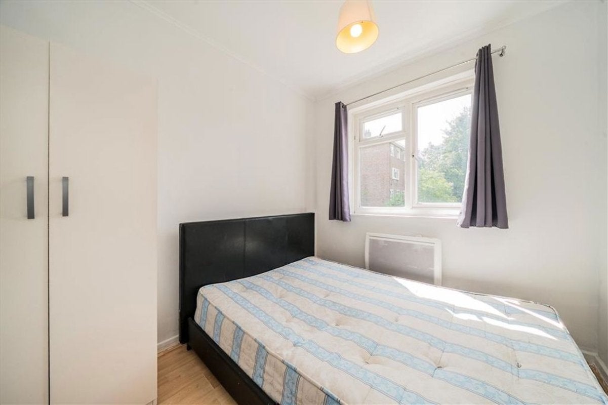 House Evelyn Walk in Greater London