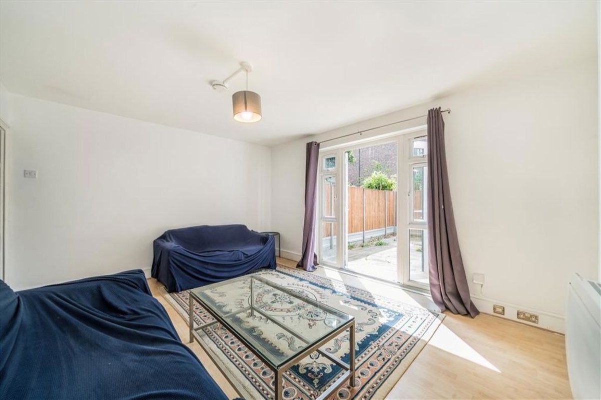 House Evelyn Walk in Greater London