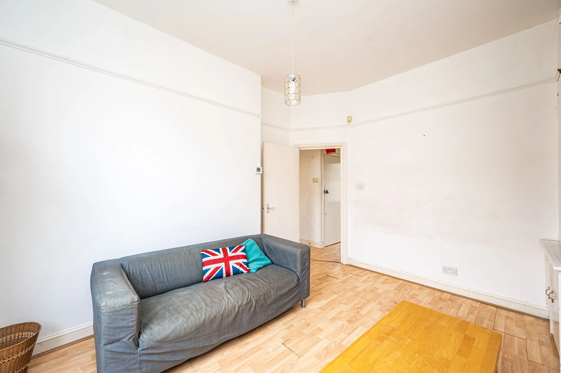 Flat Bakersfield in Greater London