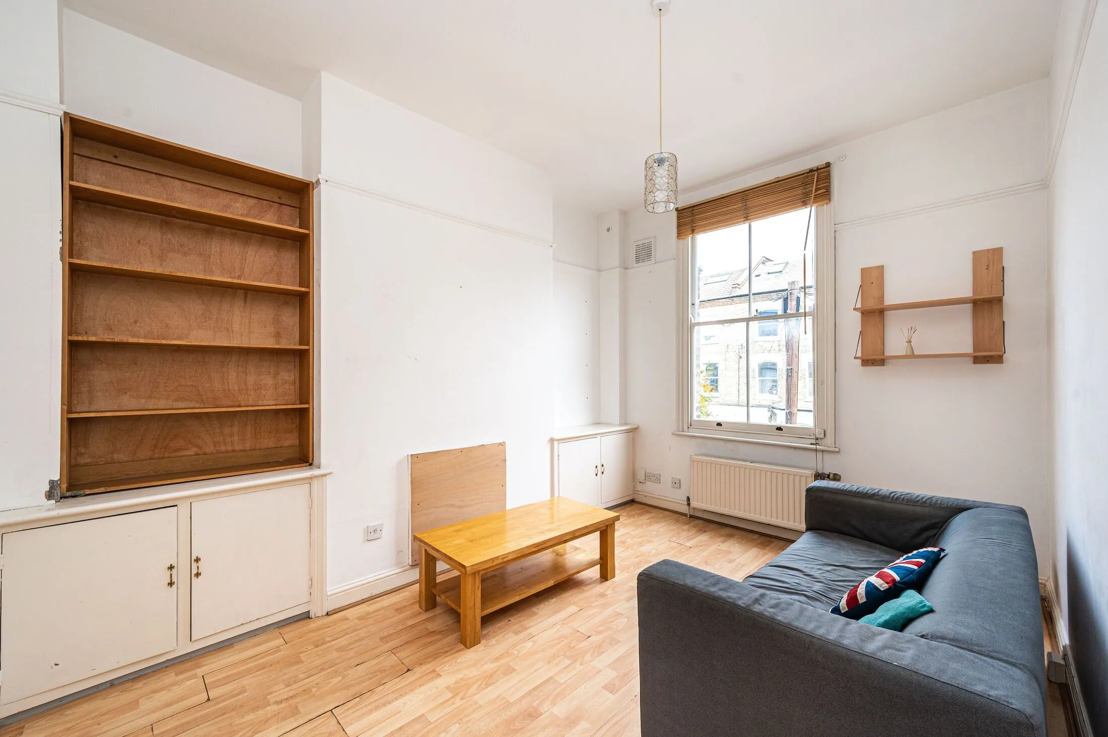 Flat Bakersfield in Greater London