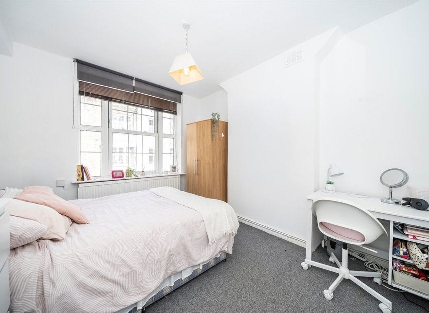 House Cranleigh Street in Greater London