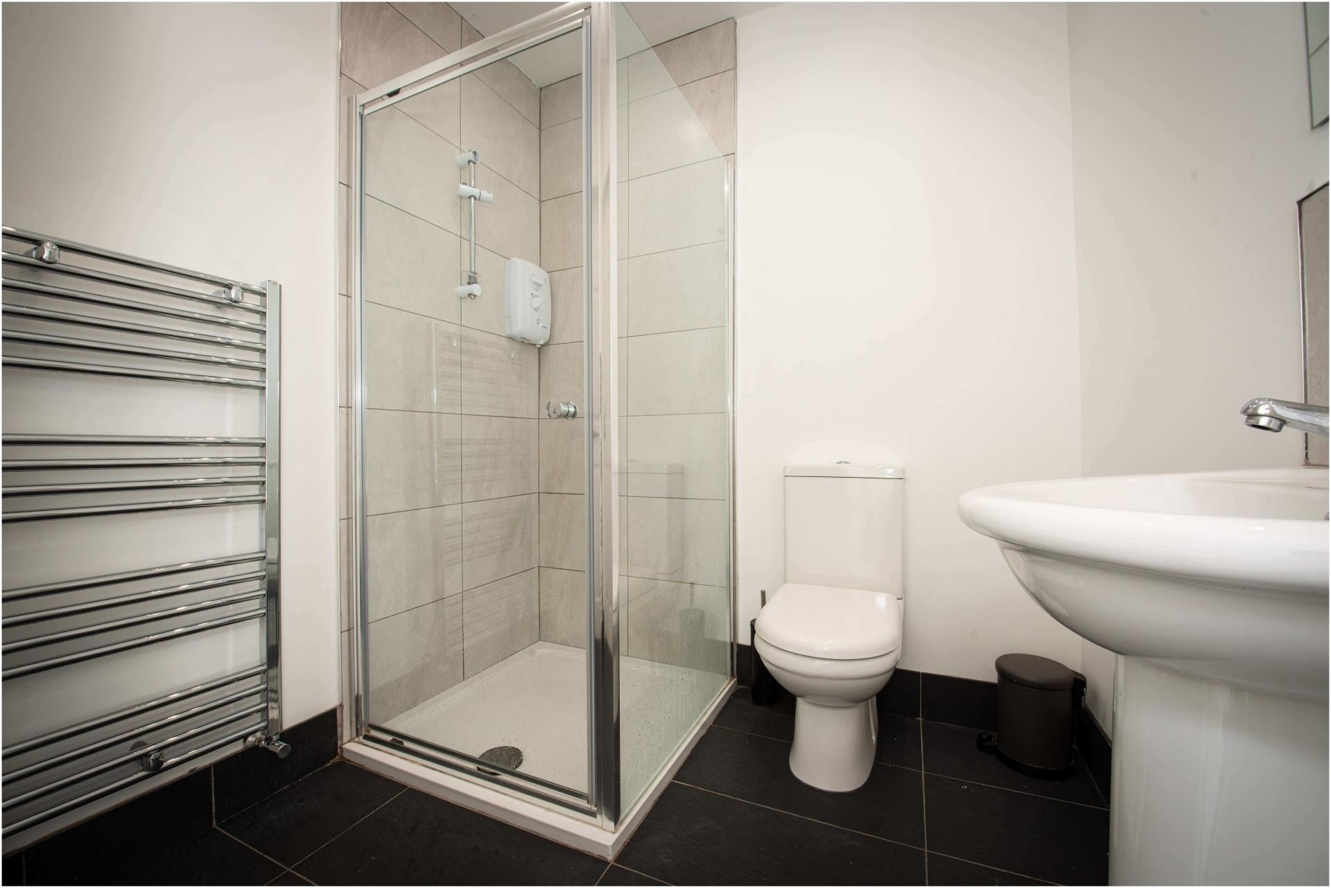 Flat Estcourt Terrace in Leeds