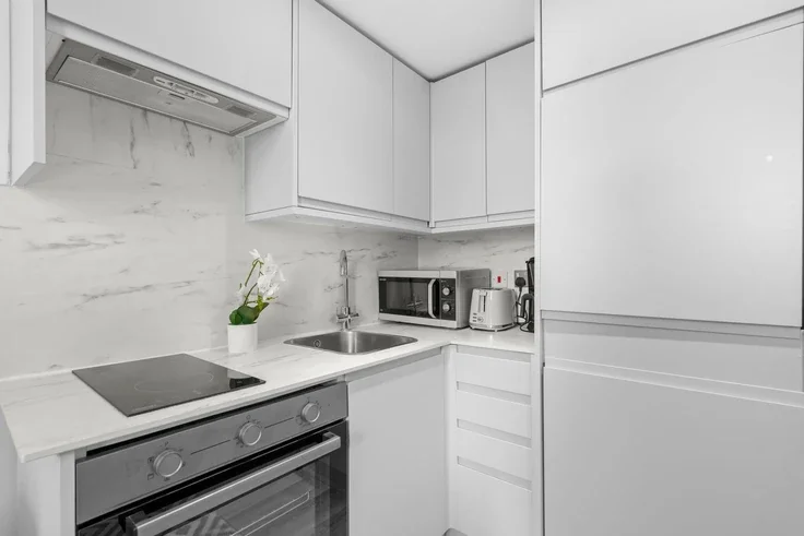 Flat Nevern Road in Greater London