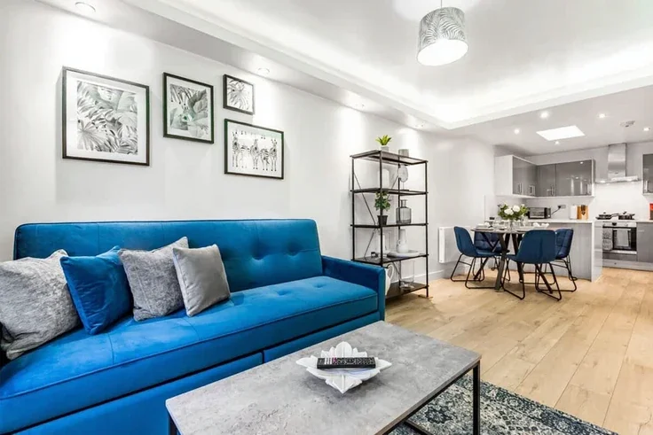 Flat Laburnum Road in Rushmoor