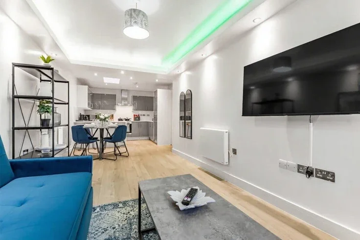 Flat Laburnum Road in Rushmoor