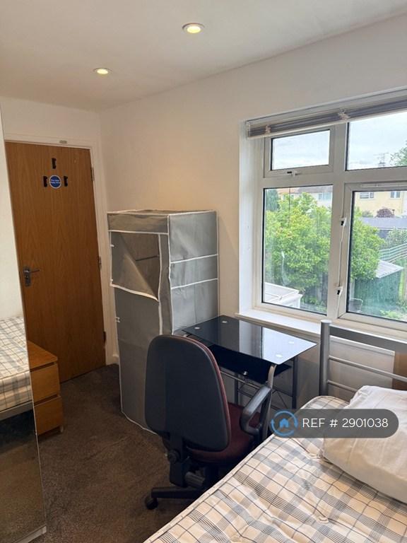 Room Exmoor Close in Chelmsford