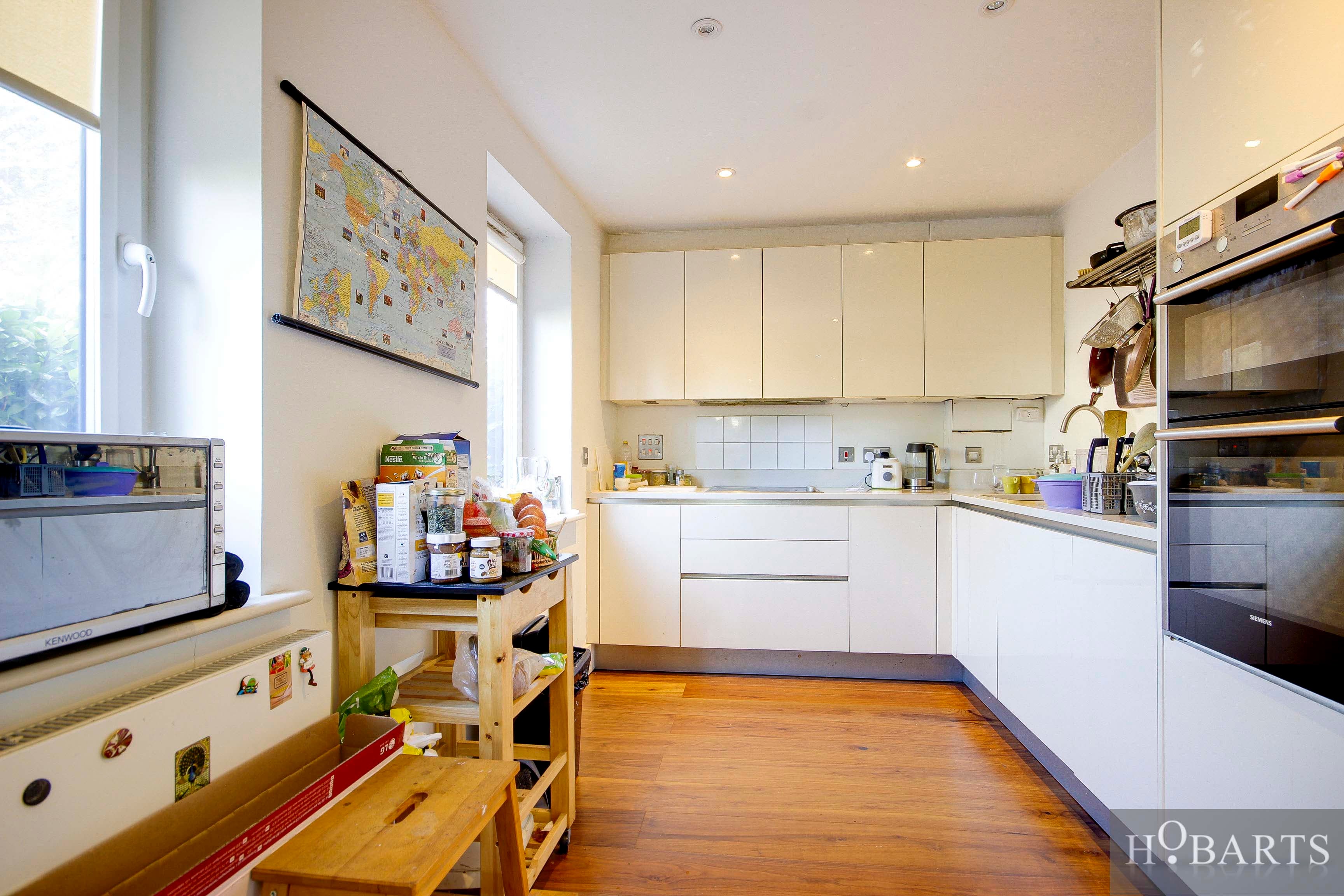 Flat Commerce Road in Greater London