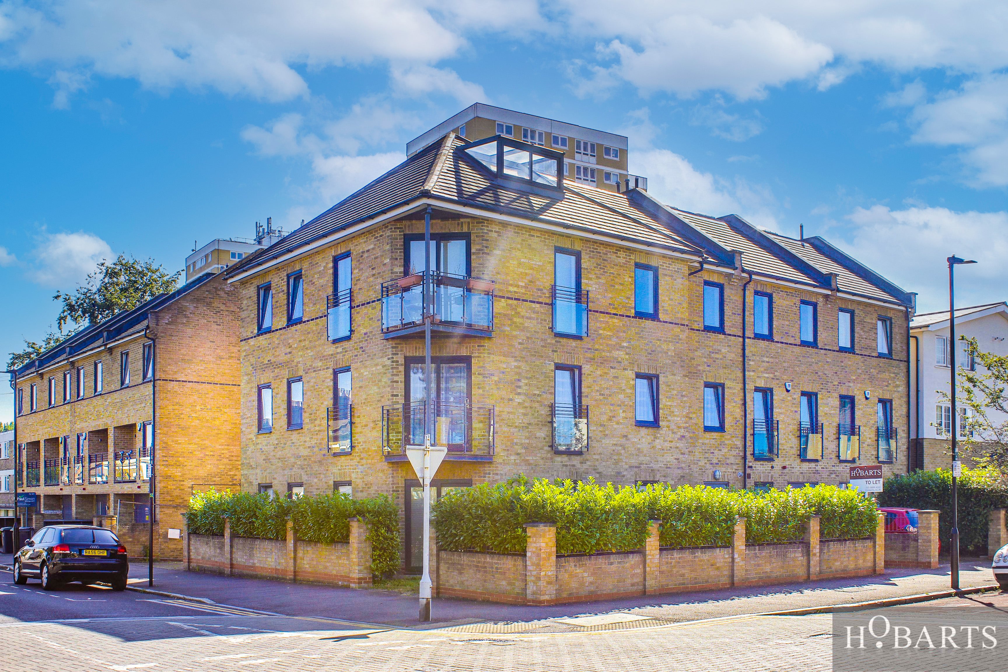 Flat Commerce Road in Greater London