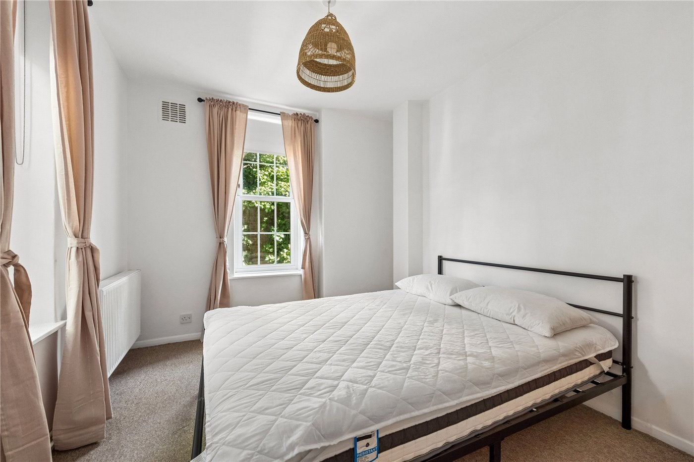 Flat Hornsey Road in Greater London