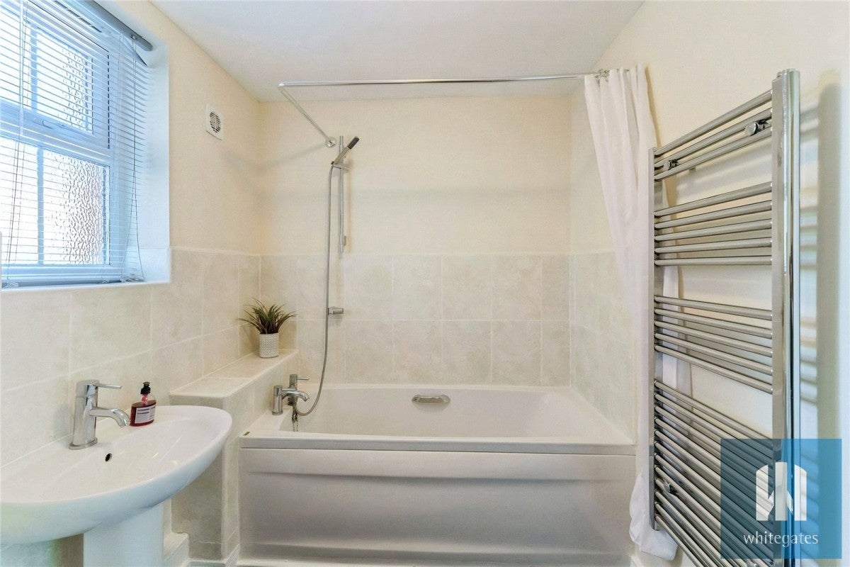Flat Conisborough Way in Wakefield