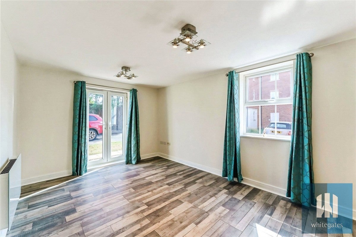 Flat Conisborough Way in Wakefield