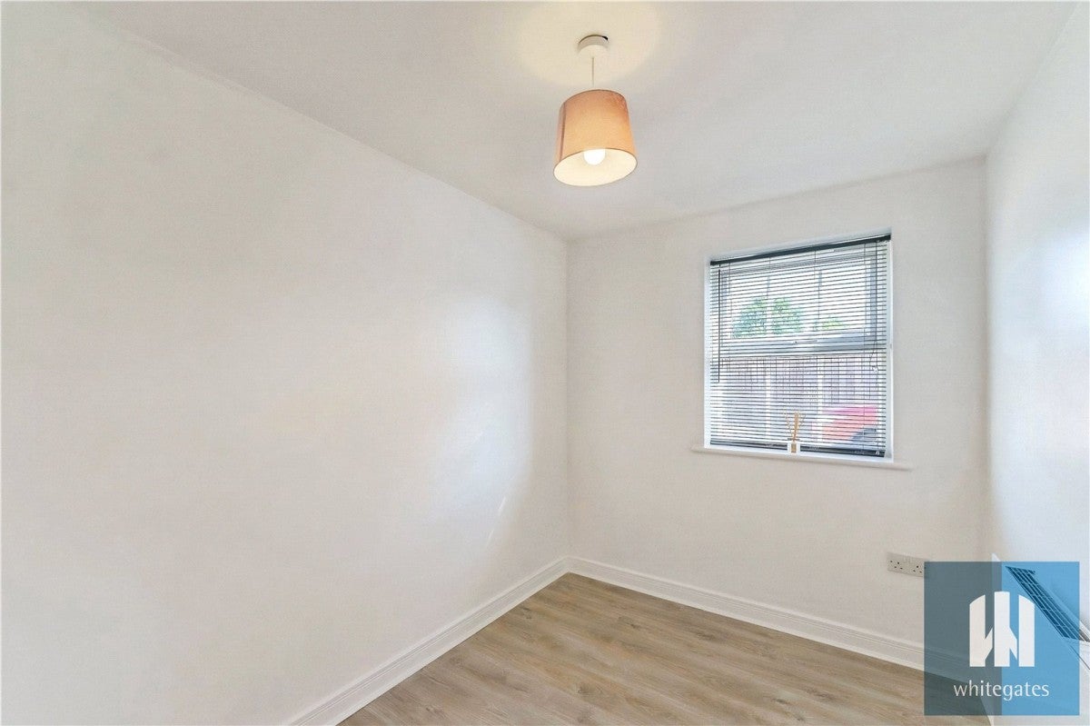 Flat Conisborough Way in Wakefield