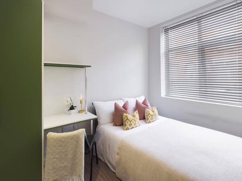 Room Guildford Street in Stoke-on-Trent