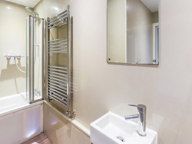 Room Guildford Street in Stoke-on-Trent
