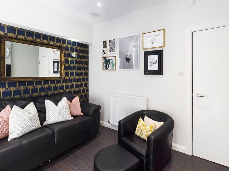 Room Guildford Street in Stoke-on-Trent