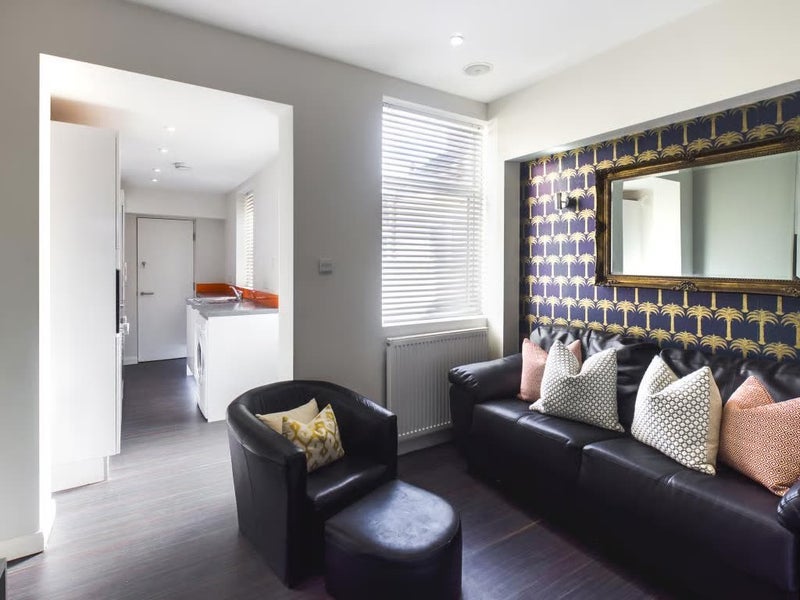Room Guildford Street in Stoke-on-Trent