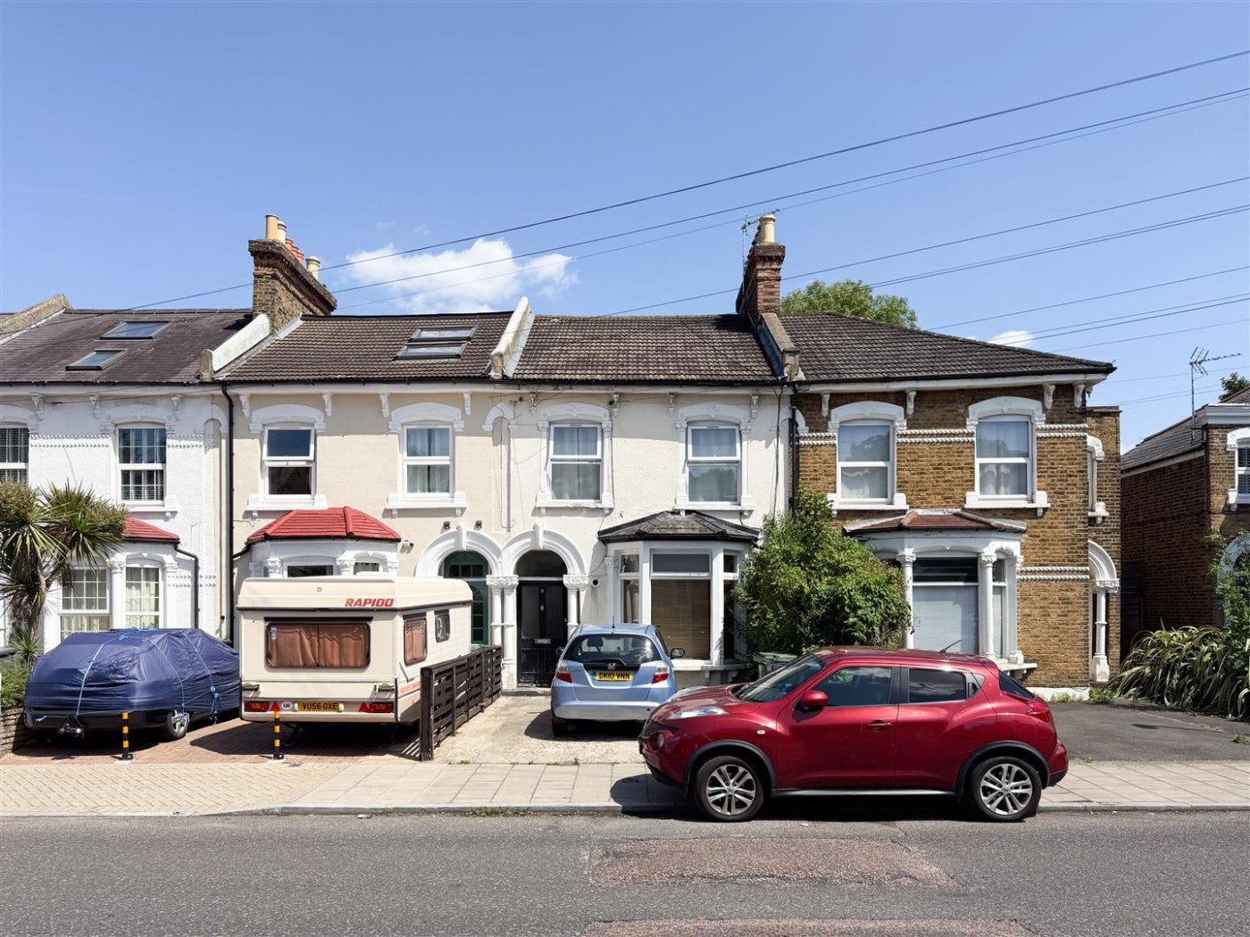 Flat Cranston Road in Greater London