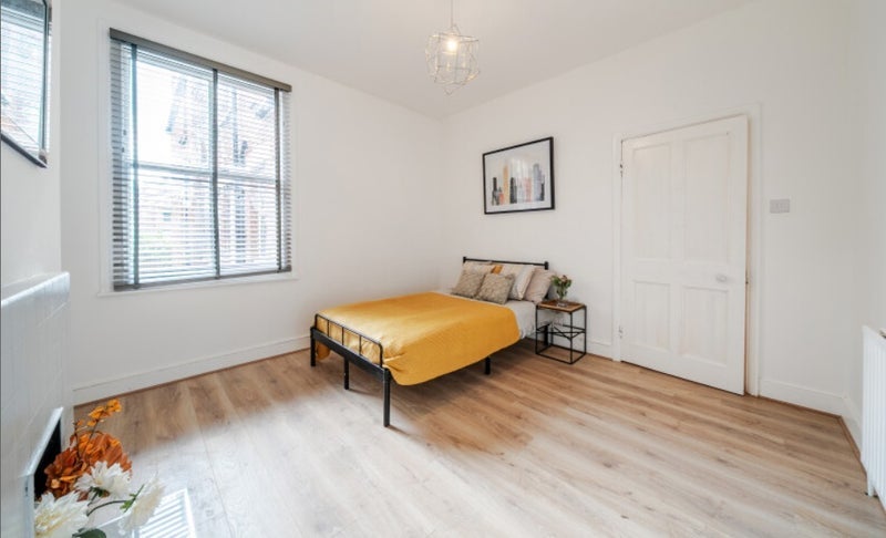 Room Sunnyhill Road in Greater London