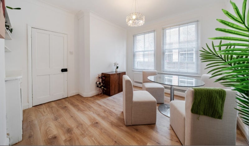 Room Sunnyhill Road in Greater London