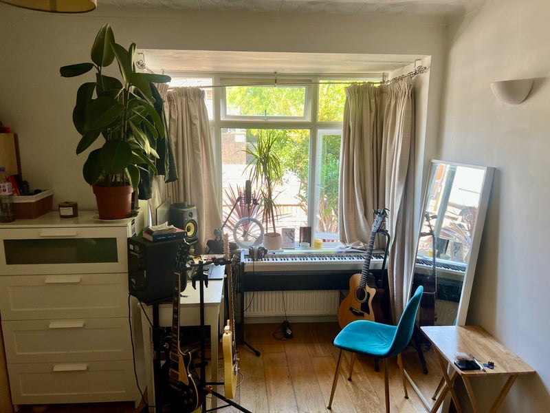 Room Rowditch Lane in Greater London