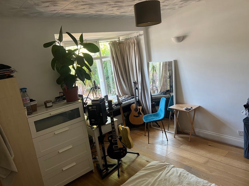 Room Rowditch Lane in Greater London