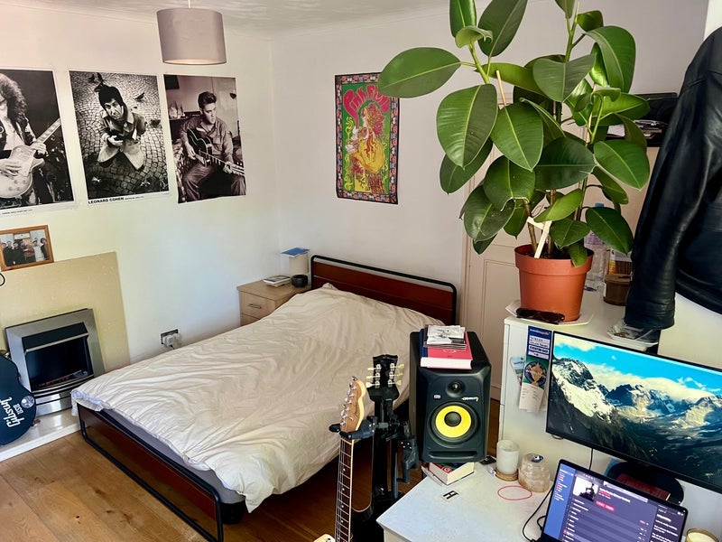 Room Rowditch Lane in Greater London