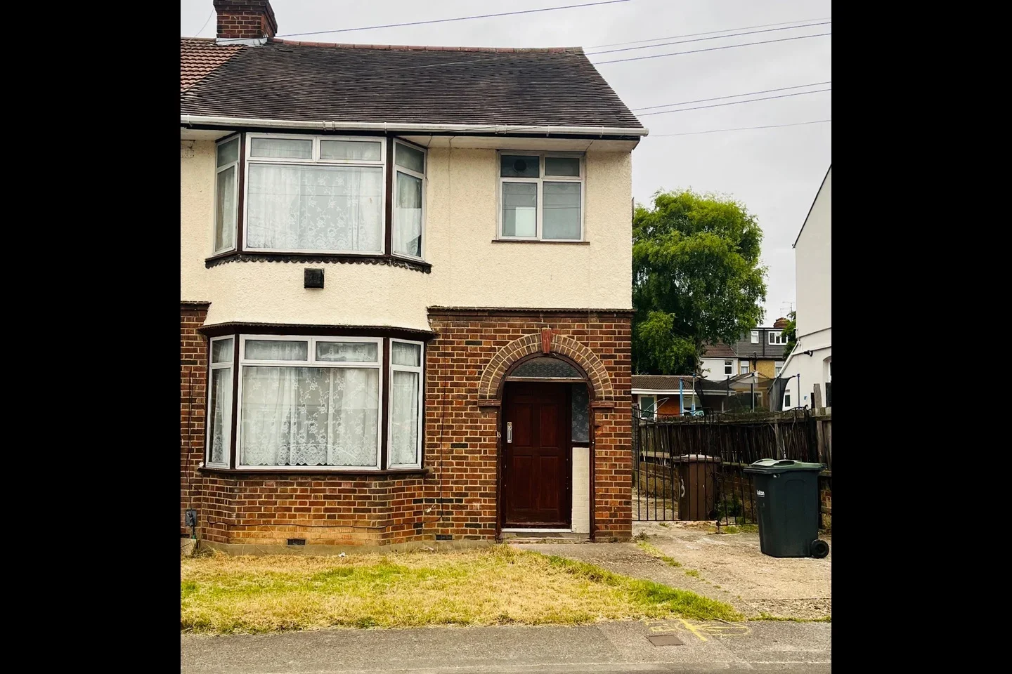 House St Lawrence Avenue in Luton