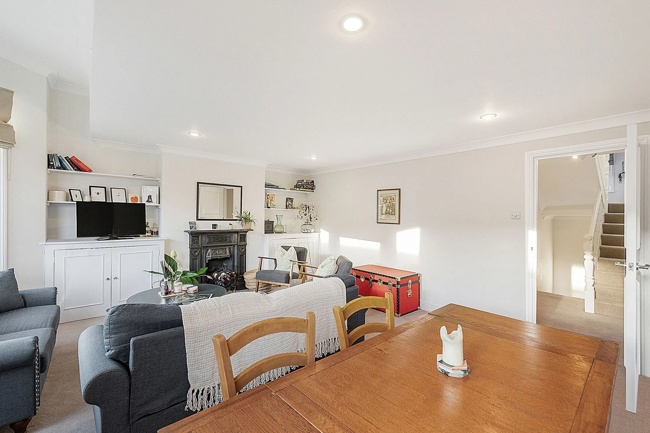 Flat Narbonne Avenue in Greater London