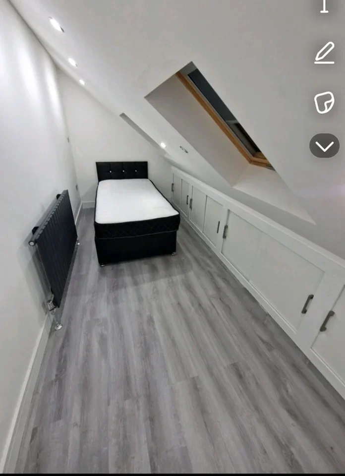 Room Hayling Road in Three Rivers