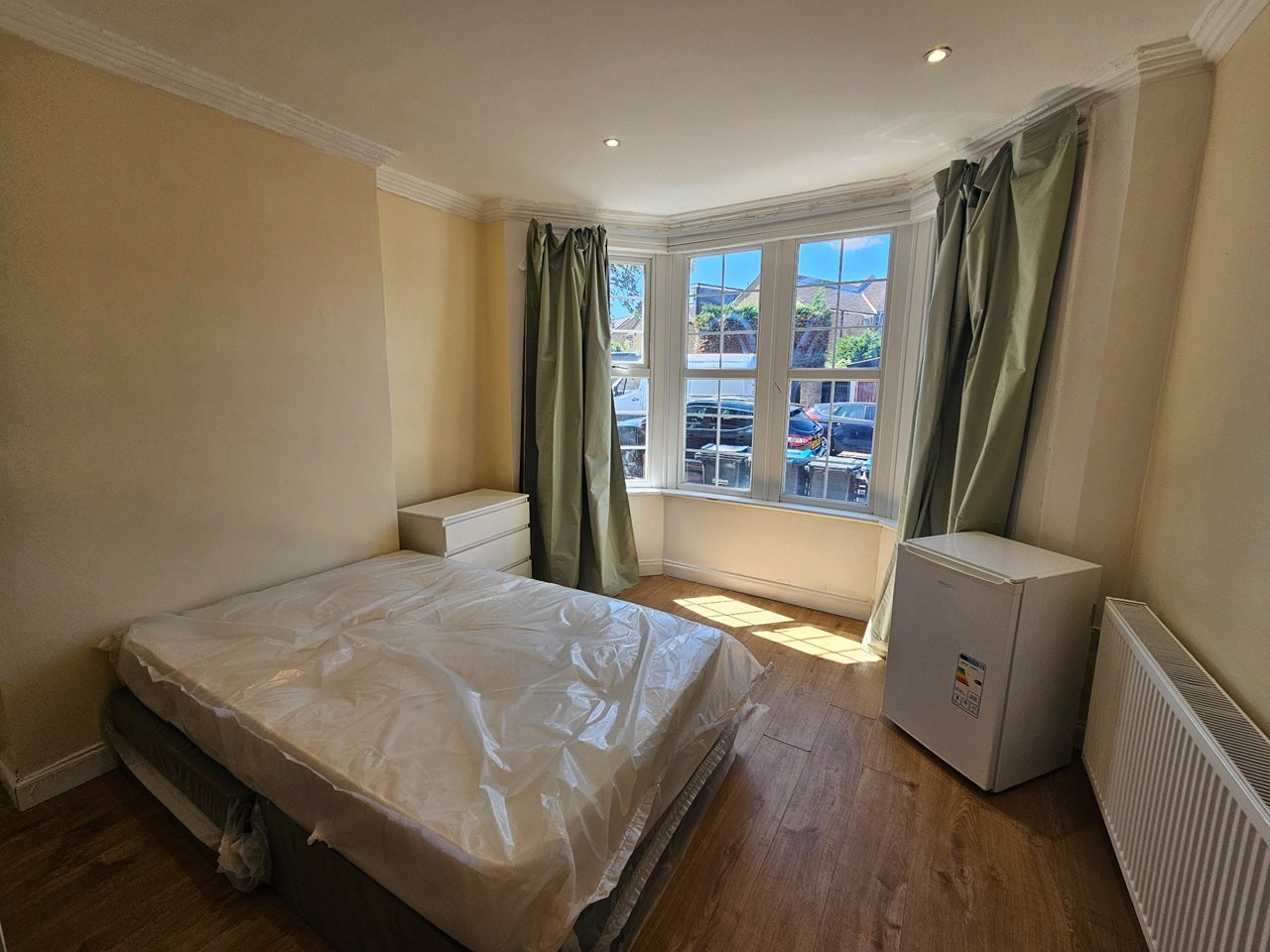 Flat Waddon Park Avenue in Greater London