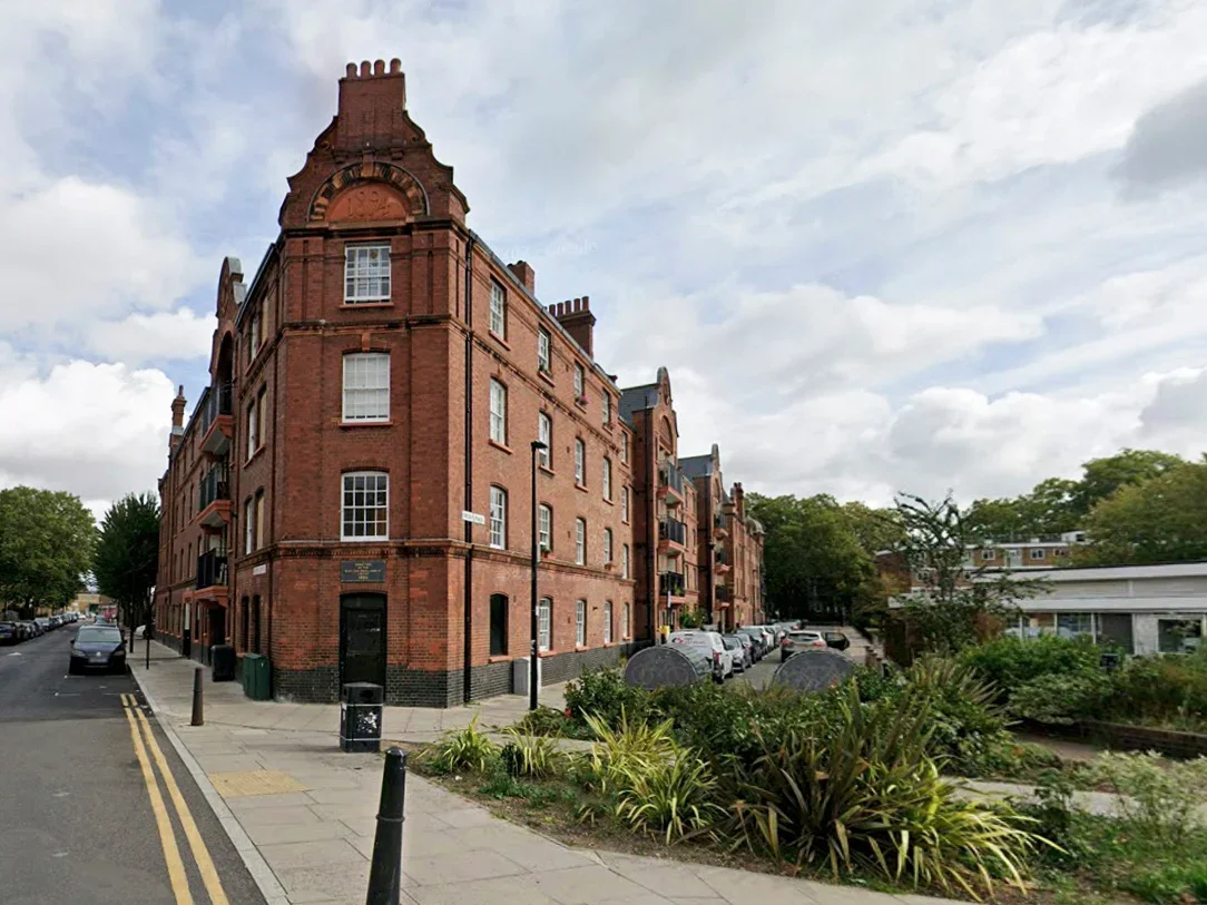 Flat Cressy Court in Greater London