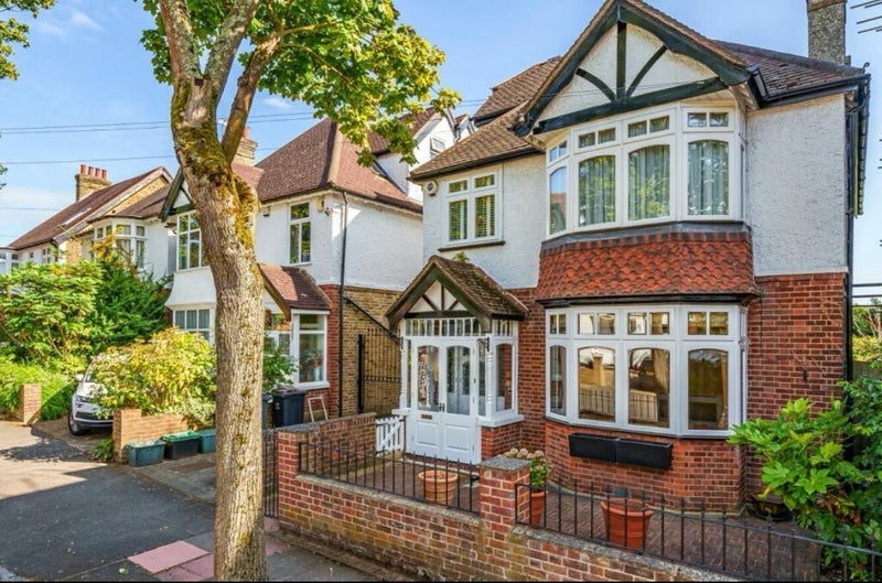 Room Blenheim Road in Greater London