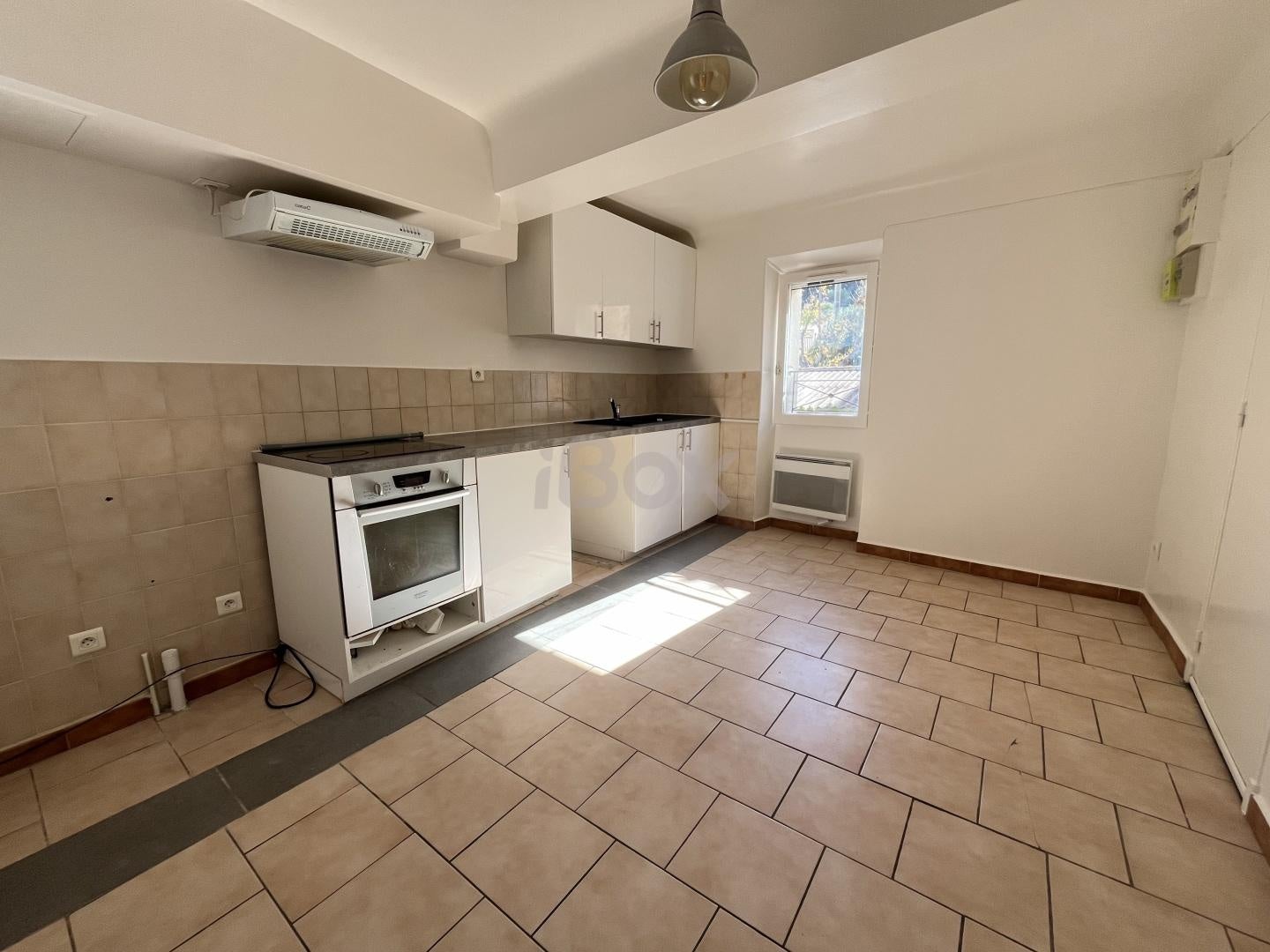 Flat Chemin de la Croix du Château Jaune in La Crau