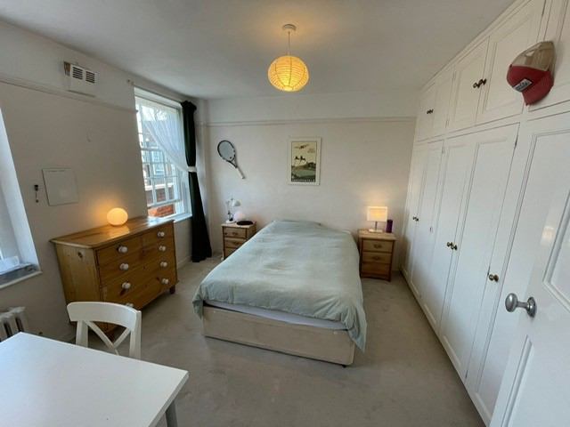 Room Alderney Street in City of Westminster
