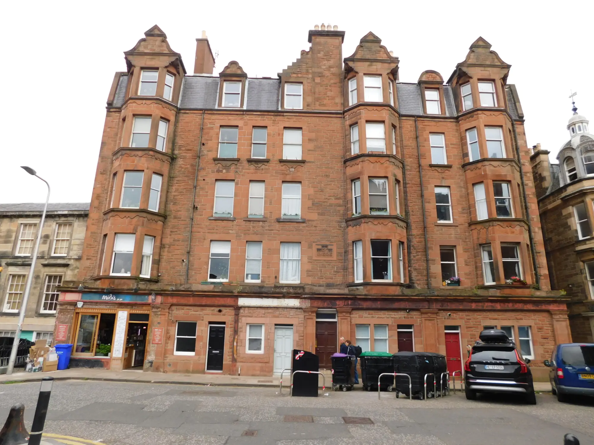 Flat Bath Street in City of Edinburgh