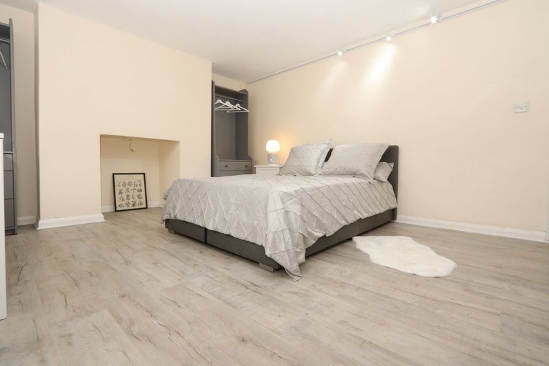Flat Tredegar Square in Greater London