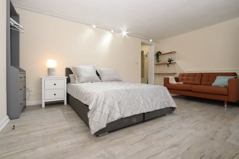 Flat Tredegar Square in Greater London
