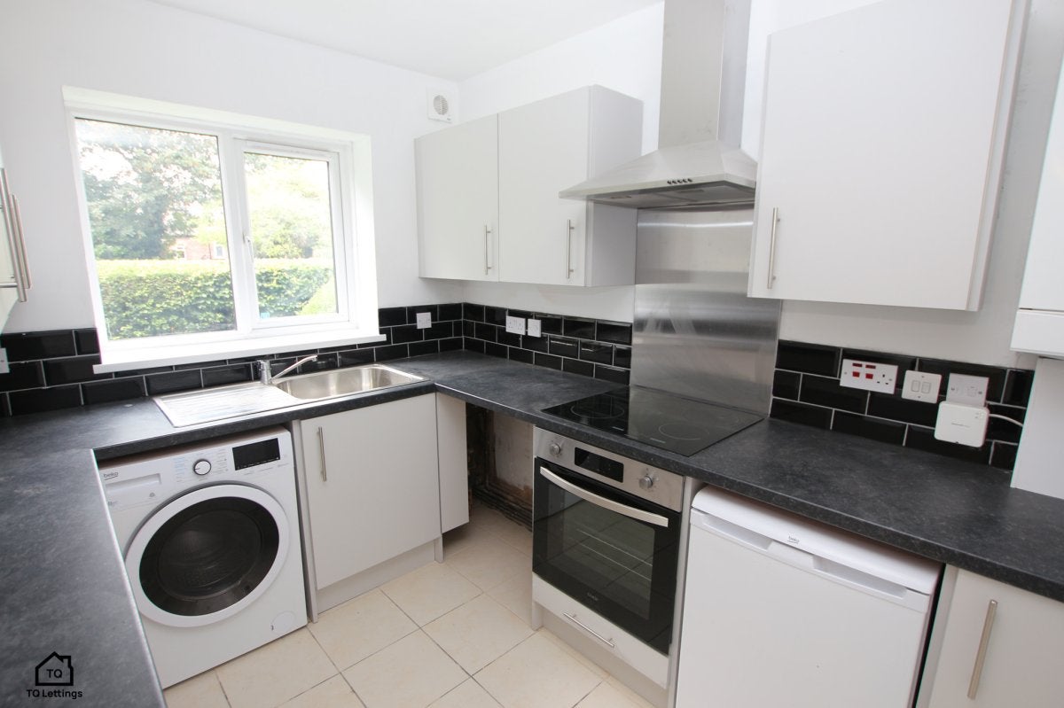 Flat St John's Road in Cheadle