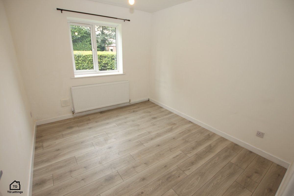 Flat St John's Road in Cheadle
