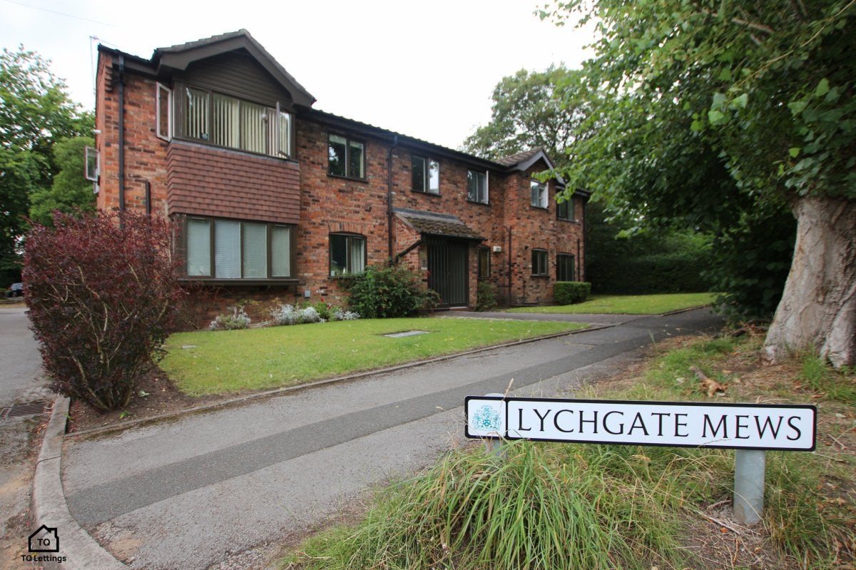Flat St John's Road in Cheadle