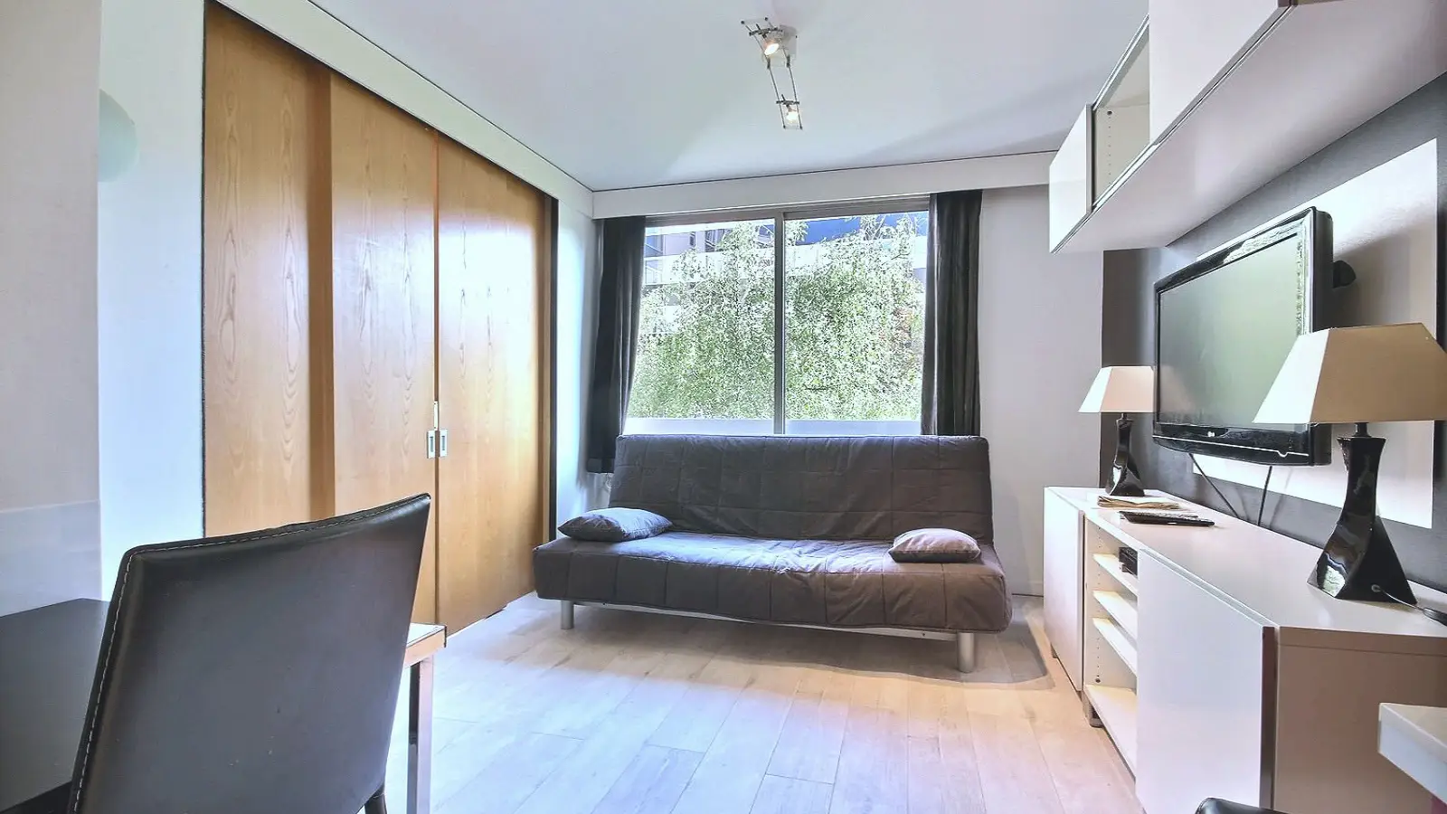 Flat Rue d'Oradour-sur-Glane in Paris