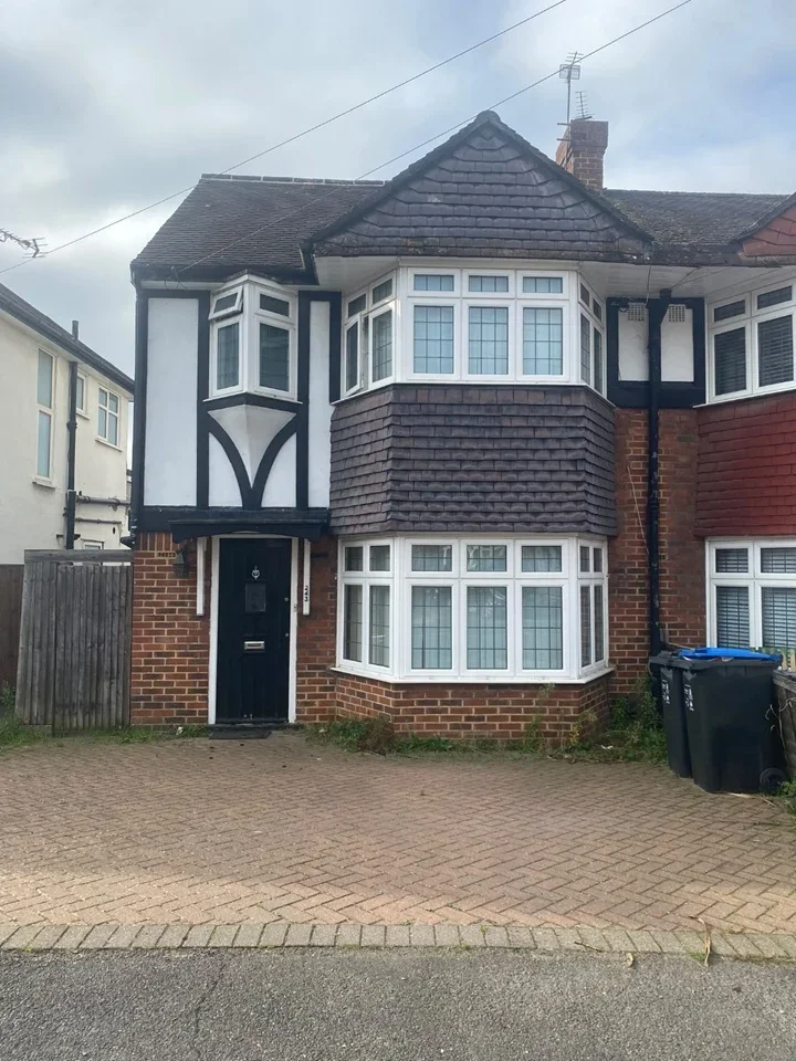 House Kingsbridge Road in Greater London