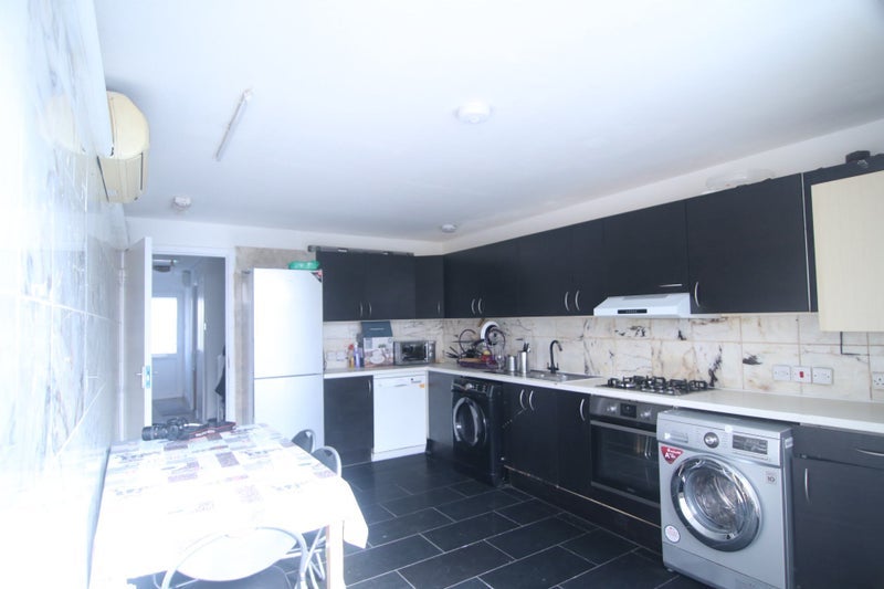 Room Portgate Close in City of Westminster