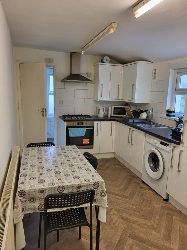 Room Braemar Road in Greater London