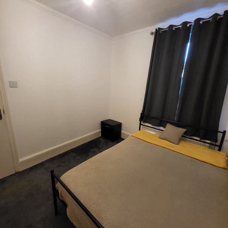 Room Braemar Road in Greater London