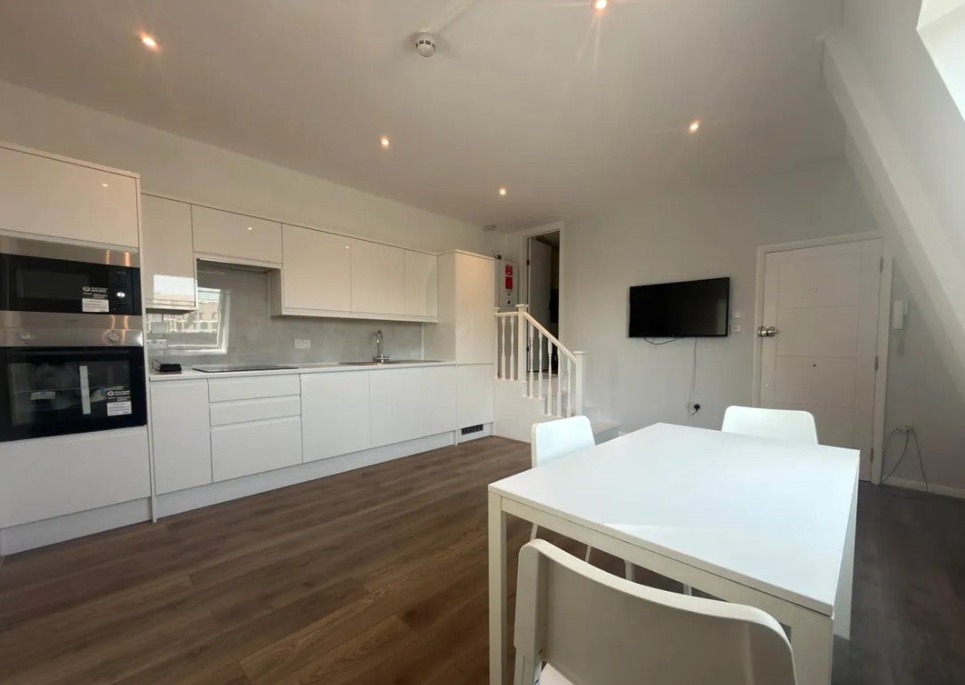 Flat Goodwin Street in Greater London