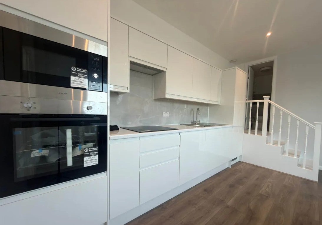 Flat Goodwin Street in Greater London