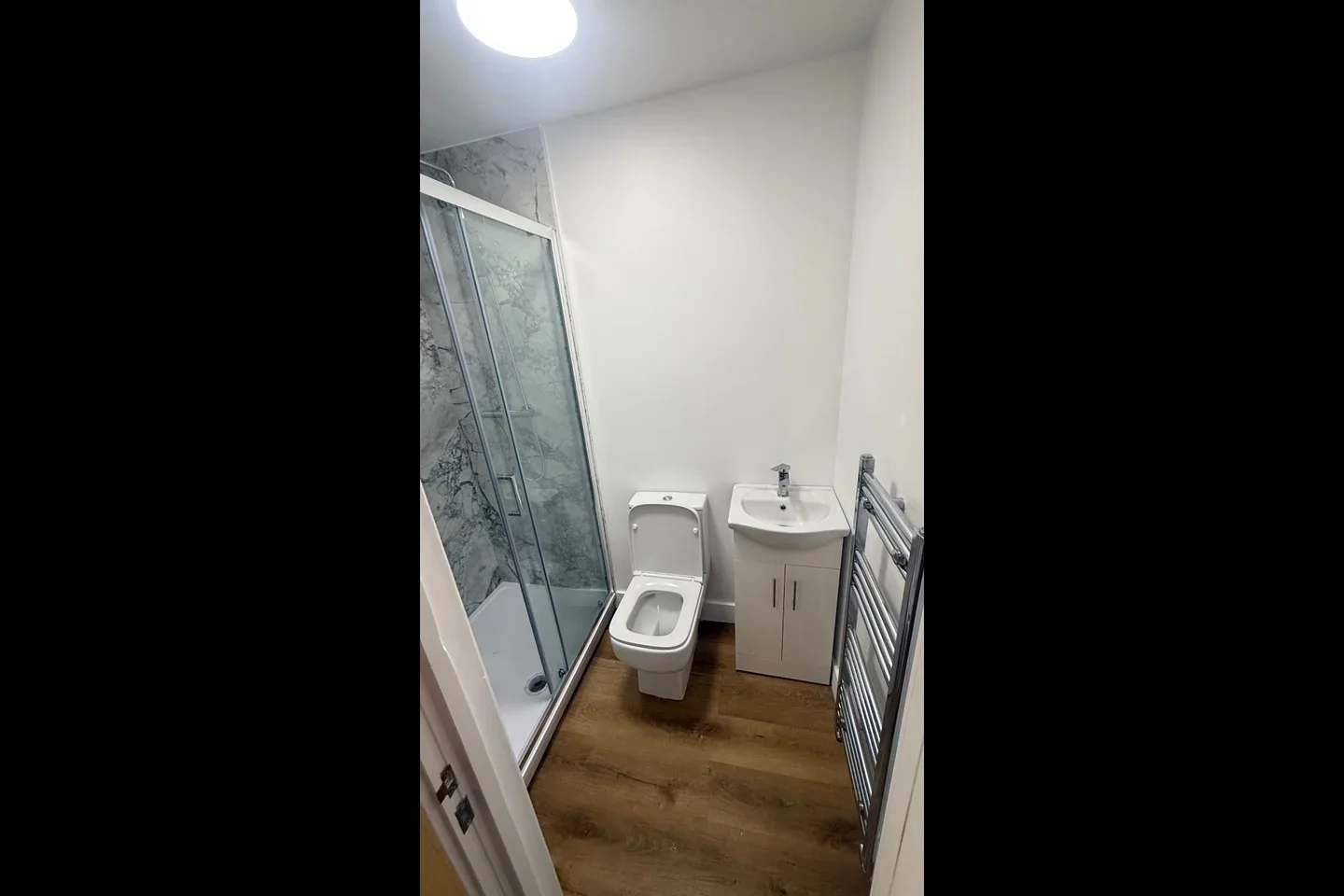 Flat Masefield Avenue in Greater London
